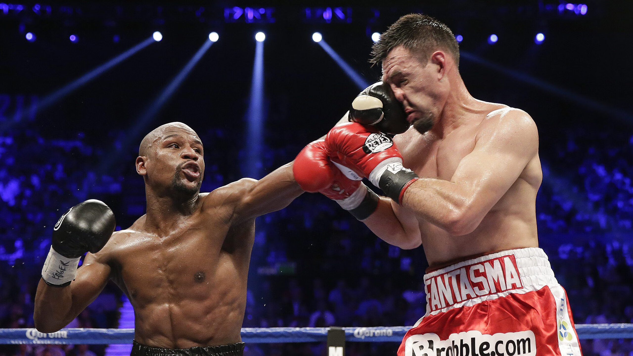 弗拉门戈锋线对抗帕尔梅拉斯防线，弗拉门戈对阵帕梅拉斯